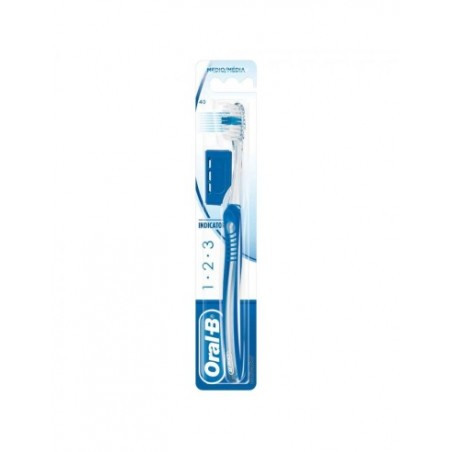 Procter & Gamble Oralb 123 Indicator Spazzolino Manuale Setole 40 Medie